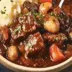 Beef Bourguignon: Receta Clásica Francesa Deliciosa 119 Receta de Beef Bourguignon Plato Clasico de Comodidad Francesfile