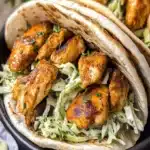 Receta de Pitas de Pollo en Bandeja con Col de Ranch y Hierbasfile