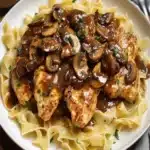 Receta de Pollo Marsala con Fideos Mantecosos ¡Deliciosofile