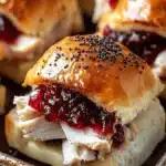 Deslizadores de pavo con arandanos al horno Aperitivo perfecto para las fiestasfile