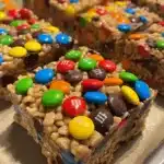 Treats au riz souffle au beurre de cacahuete avec MampMs – recette facilefile