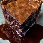 Hot Fudge Pie: Simple and Delicious Dessert Recipe 76 Receta de Pastel de Salsa de Chocolate Caliente – Delicia de Postre Gooeyfile