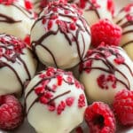 Bolas de Cheesecake con Chocolate Blanco y Frambuesas – Fácil Postre