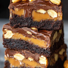 Brownies de Chocolate, Caramelo y Maní: Receta Fácil