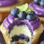 Cupcakes de Cheesecake de Arándano y Lima – Receta Fácil