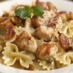 Farfalle con Pollo y Ajo Asado - Receta Fácil y Rápida