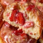 Donas Rellenas de Cheesecake de Fresa – Postre Fácil