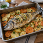 Lubina al horno con patatas y boniato según los ingredientes de la ficha.