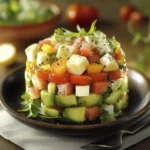 Timbal de Ensalada: Delicias Marinas y Aguacate