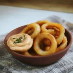 Aros de Cebolla: Deliciosos con Mayonesa de Chipotle