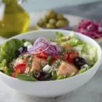 Ensalada Mediterránea de Salmón: Salud y Frescura en Cada Bocado 112 Ensalada Mediterránea de Salmón: Salud y Frescura en Cada Bocado