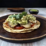 Tostadas de Hongos: Delicia con Salsa de Aguacate